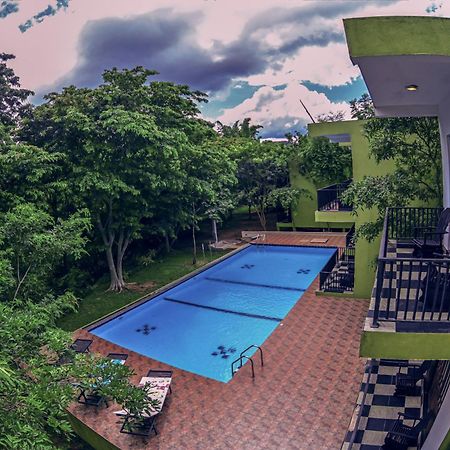 Hotel Golden Ray Дамбулла Экстерьер фото