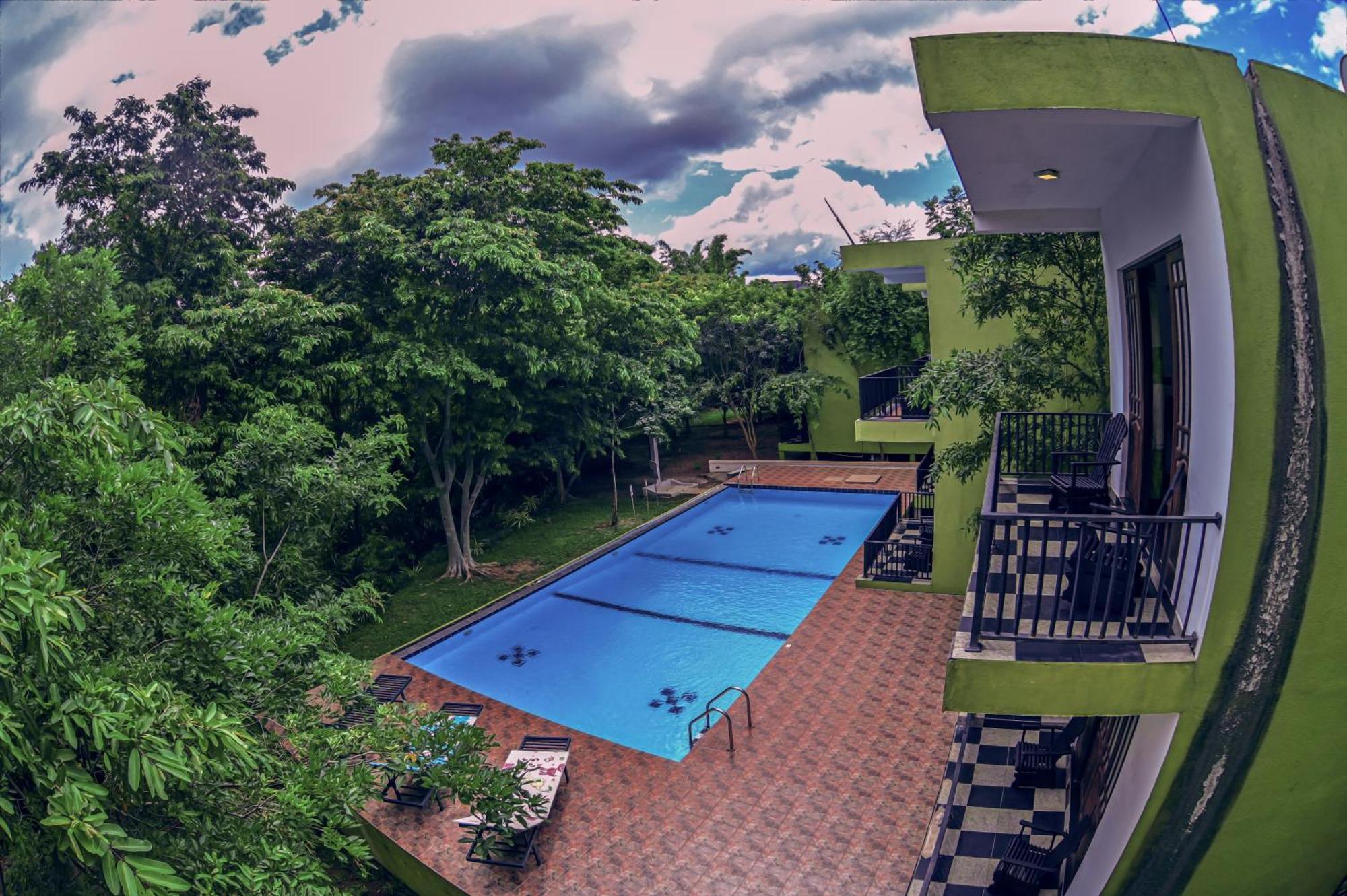 Hotel Golden Ray Дамбулла Экстерьер фото