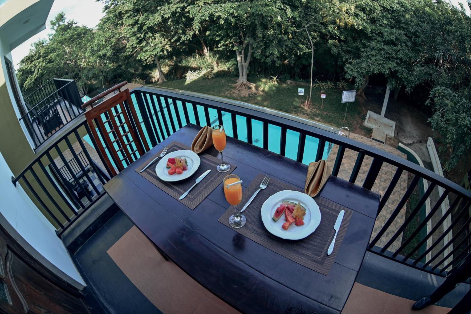 Hotel Golden Ray Дамбулла Экстерьер фото