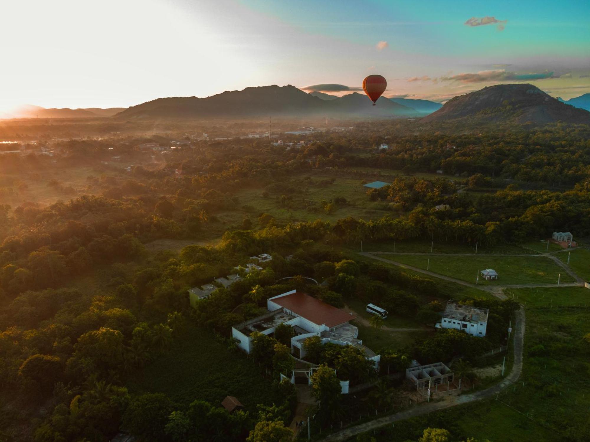Hotel Golden Ray Дамбулла Экстерьер фото